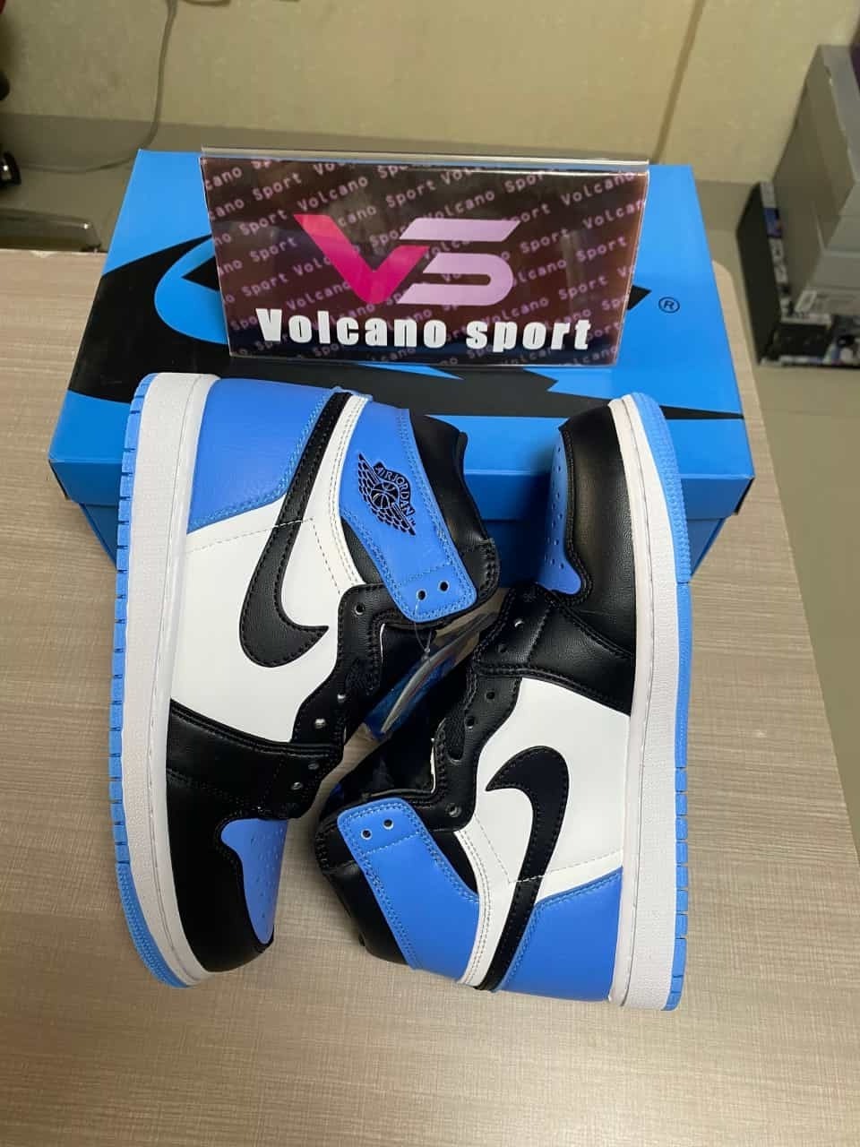 Jordan 1 Retro High OG UNC Toe DZ5485-400