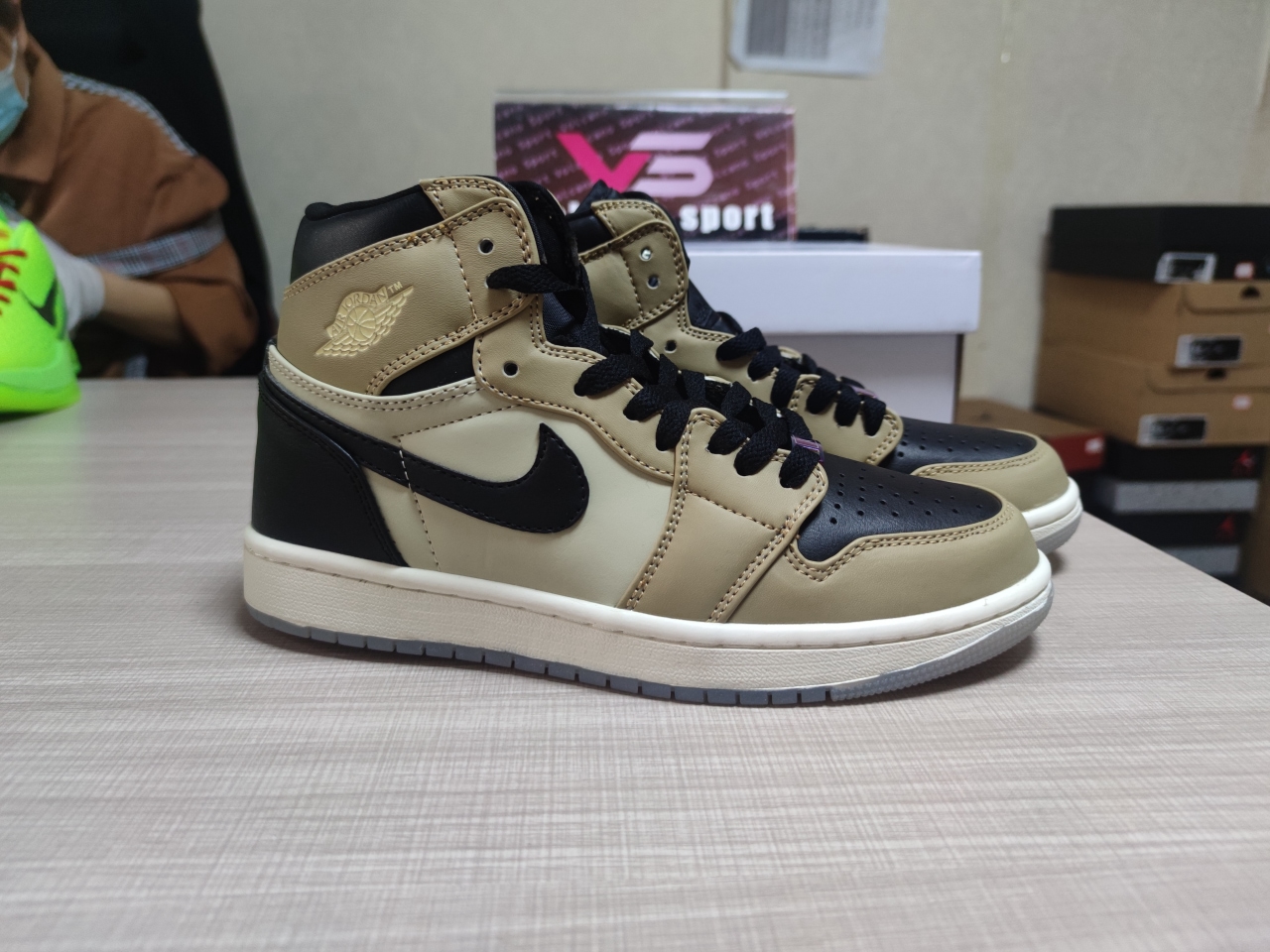 Jordan 1 Retro High Black Mushroom AH7389-003