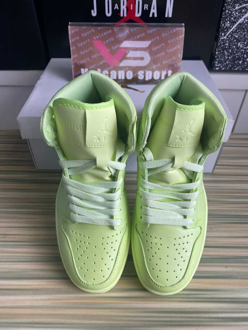 Jordan 1 Retro High Barely Volt AH7389-700