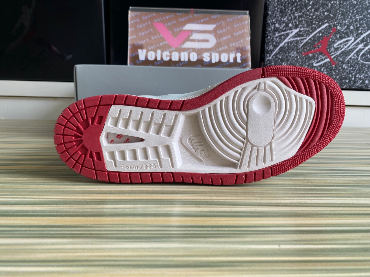 Jordan 1 High Zoom Air CMFT 2 Valentine's Day DV1304-106