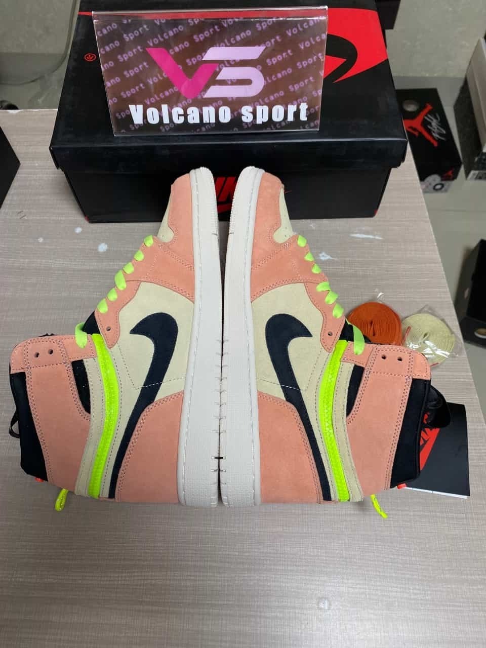 Jordan 1 High Switch Peach CW6576-800