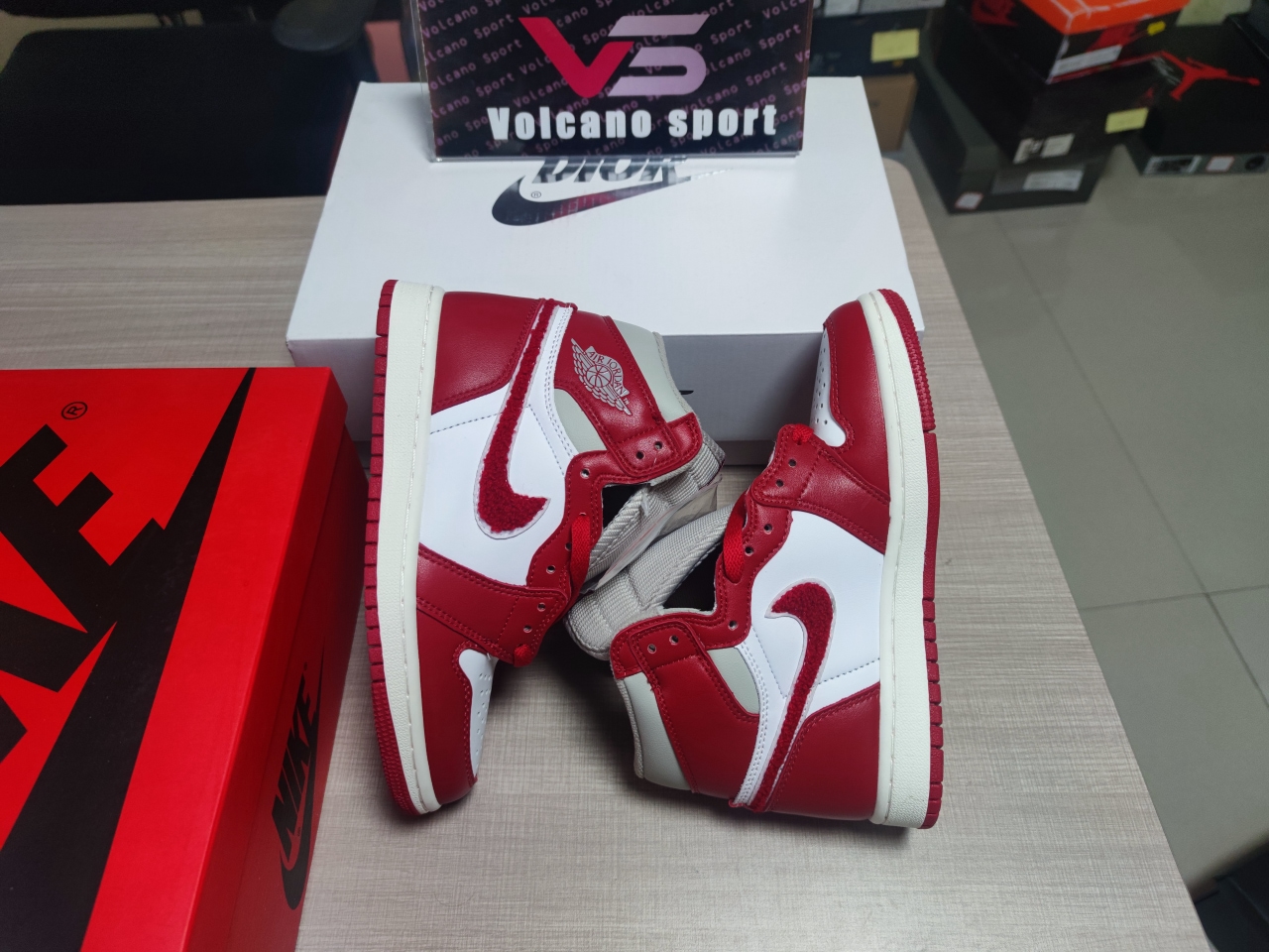 Jordan 1 Retro High OG Varsity Red DJ4891 061