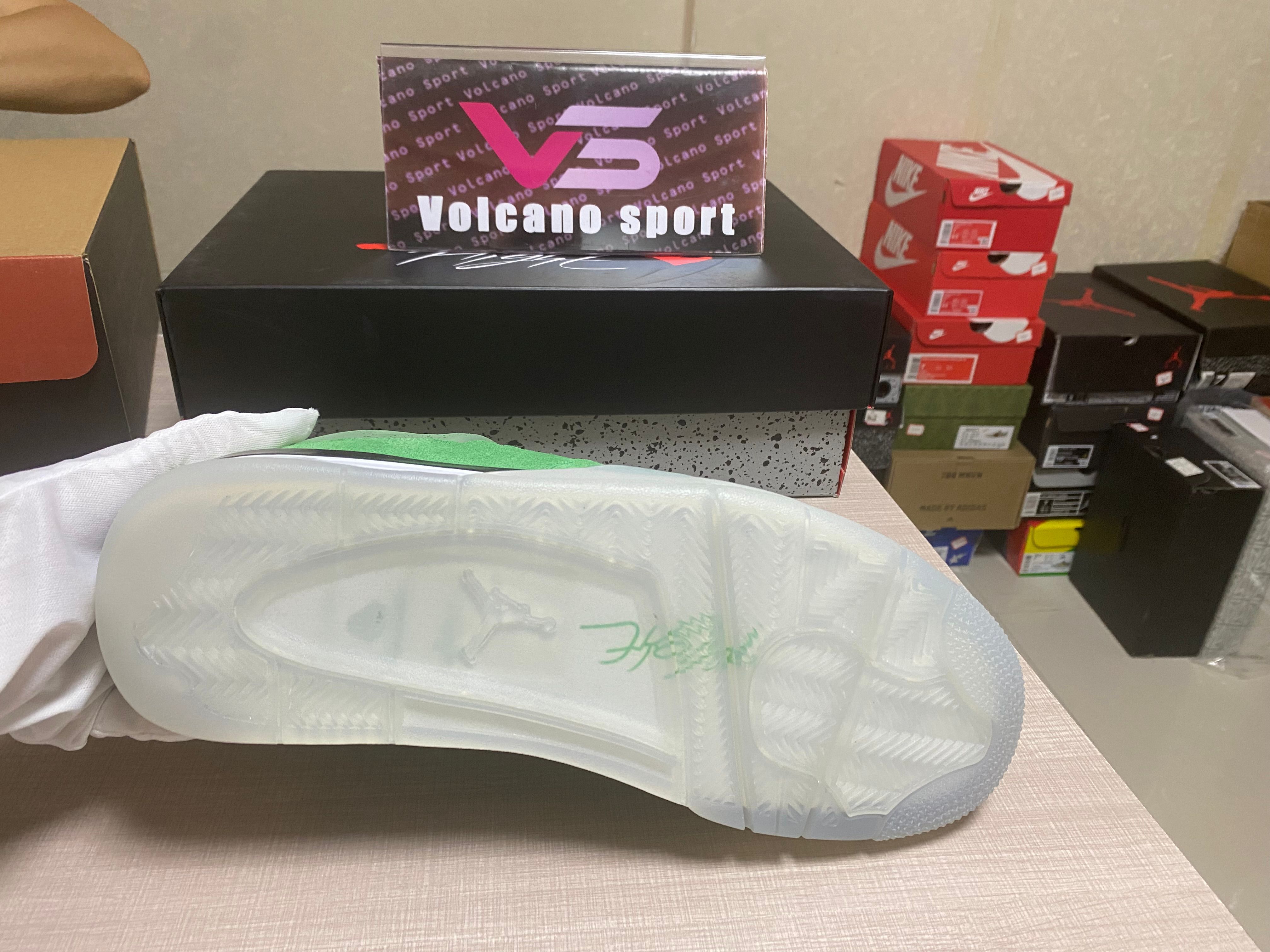 Jordan 4 Retro Wahlburgers AJ4A61426 LN4