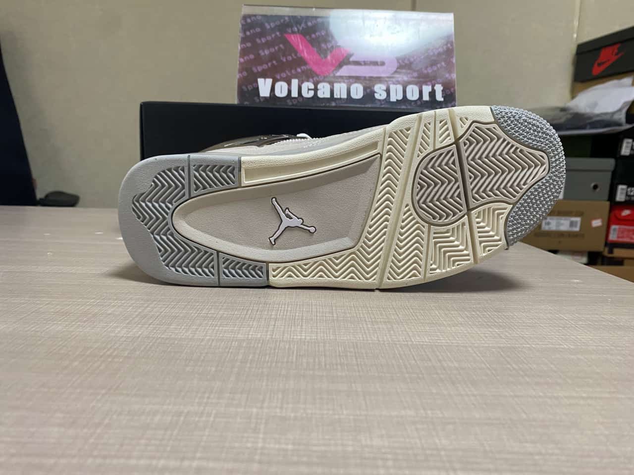 Jordan 4 Retro Frozen Moments AQ9129-001