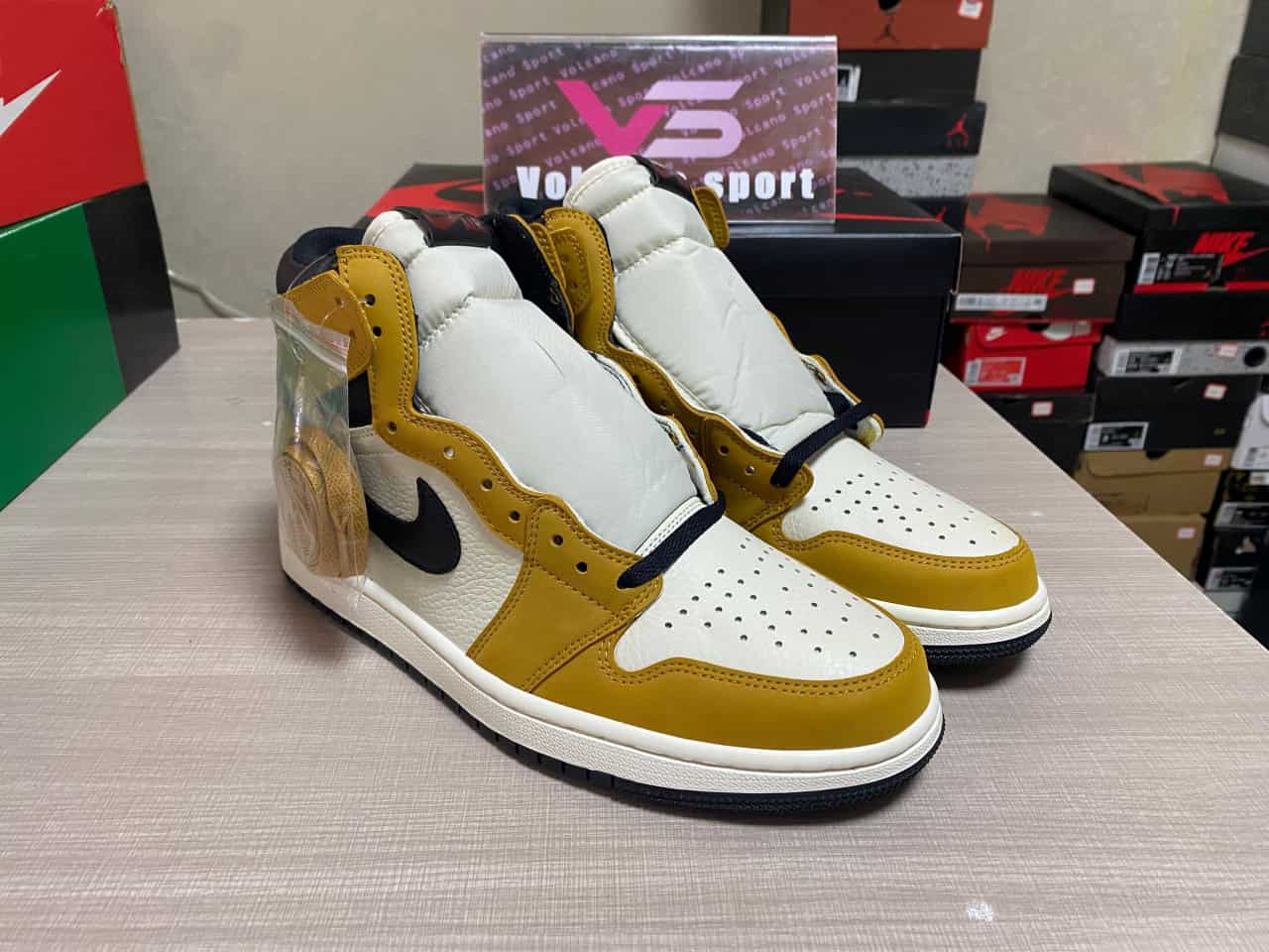 Jordan 1 Retro High Rookie of the Year 555088-700