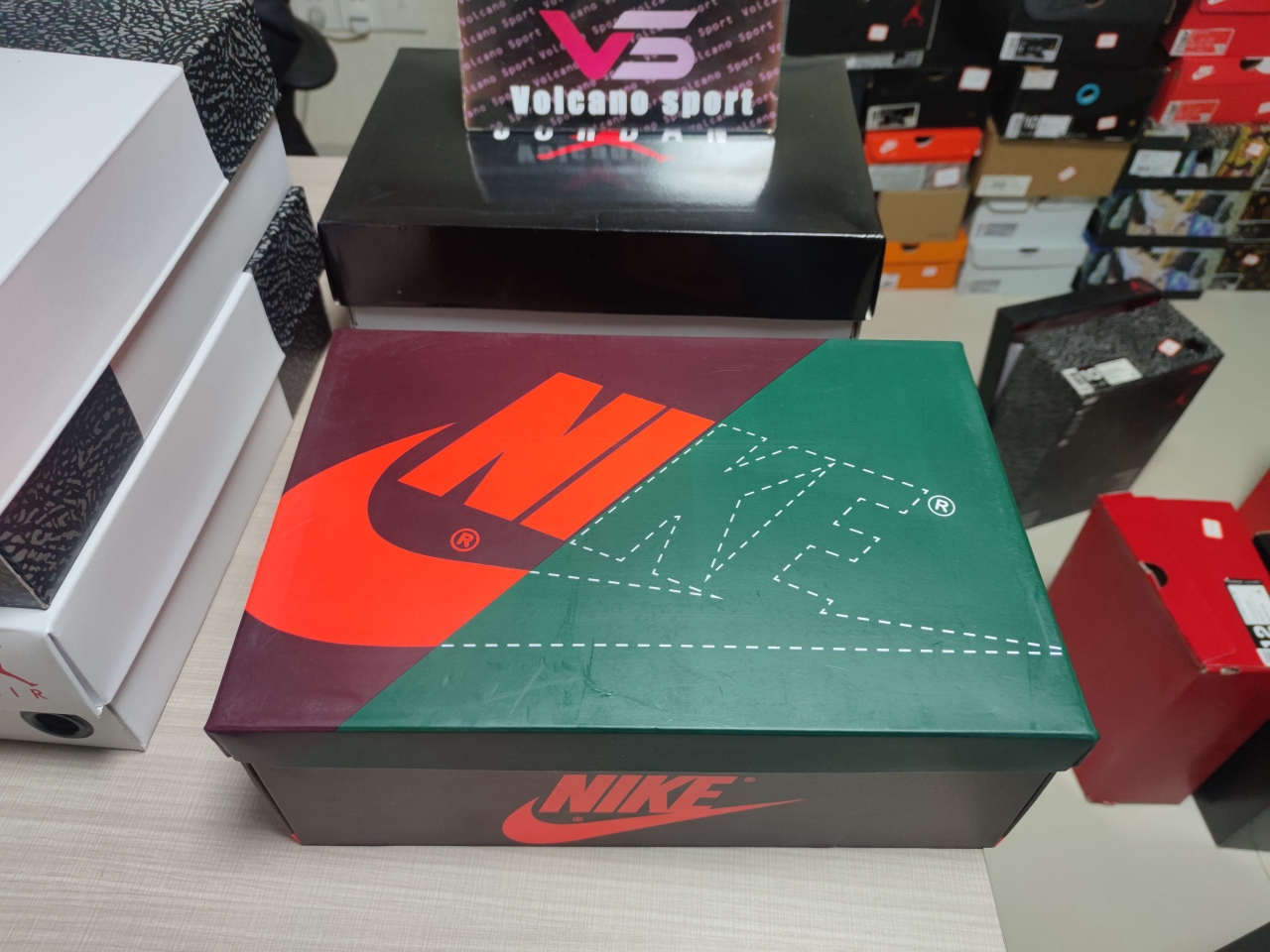 Jordan 1 Retro High OG Hand Crafted DH3097-001