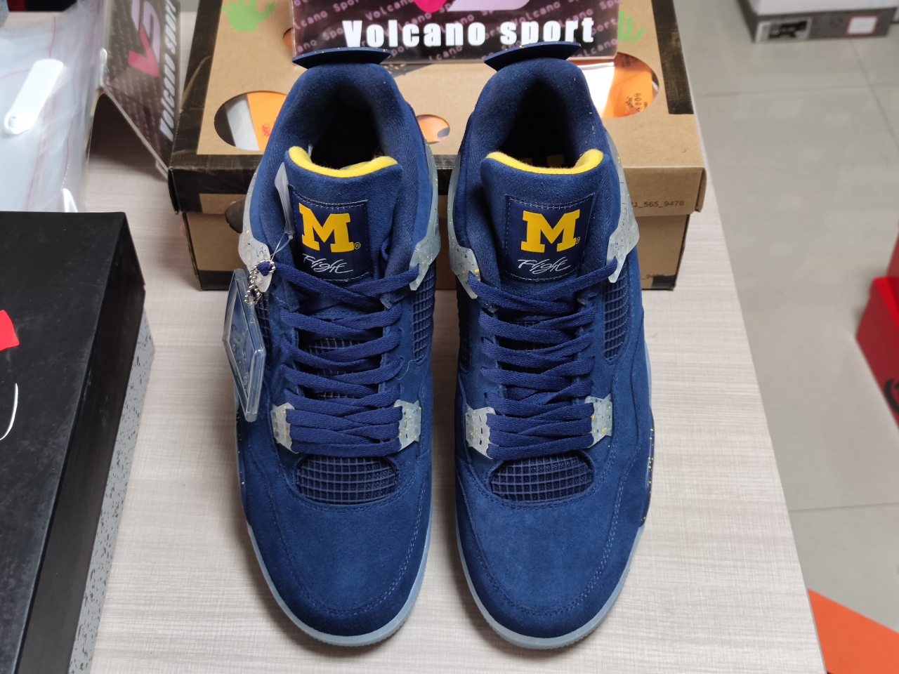 Jordan 4 Retro Michigan AJ4 1036660