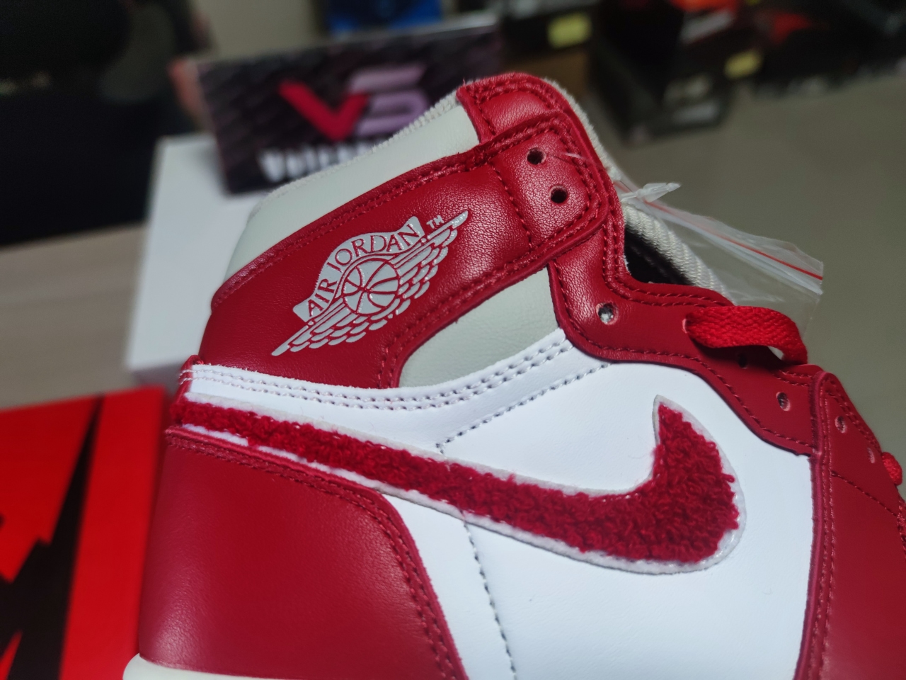 Jordan 1 Retro High OG Varsity Red DJ4891 061