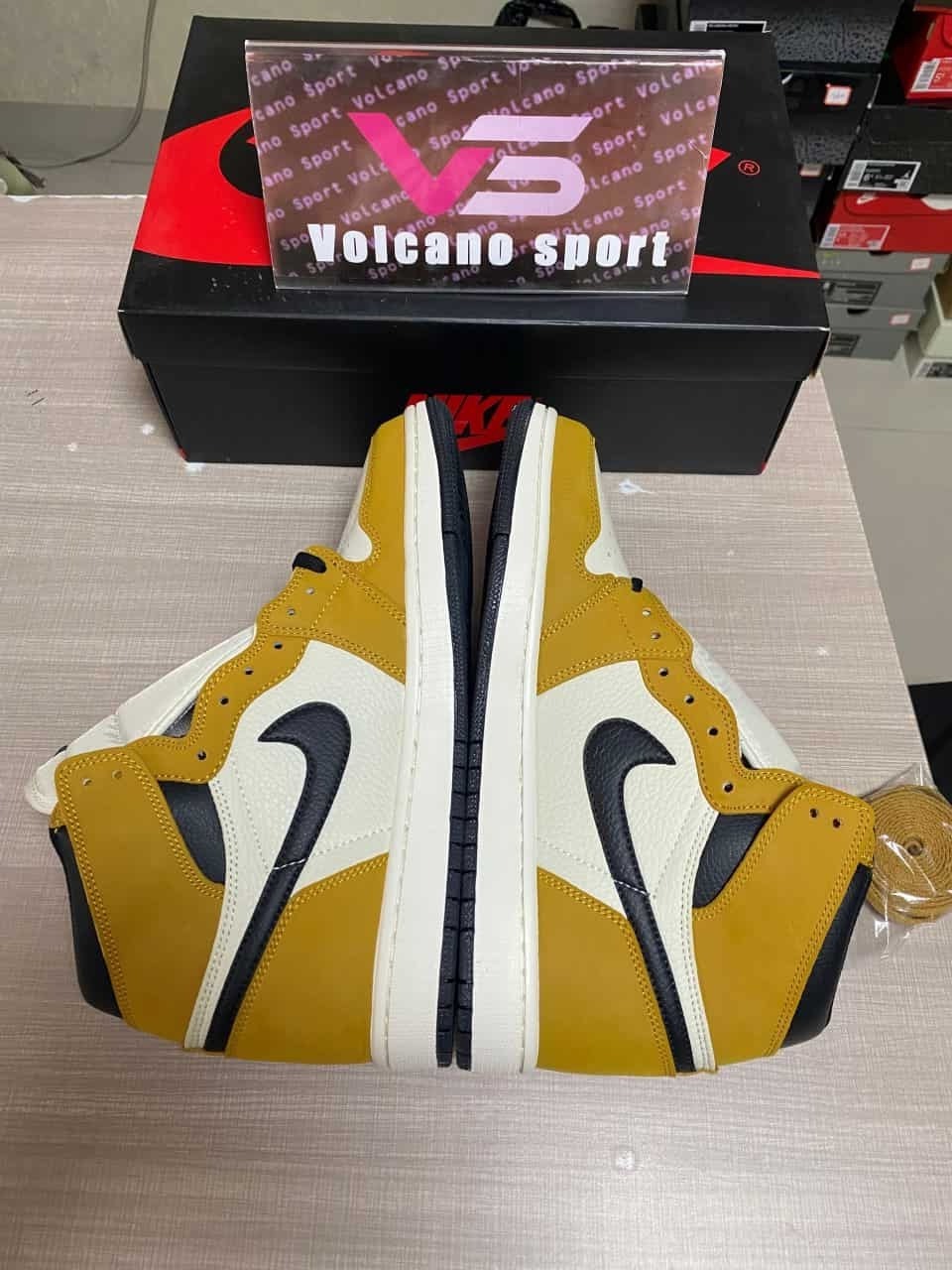 Jordan 1 Retro High Rookie of the Year 555088-700