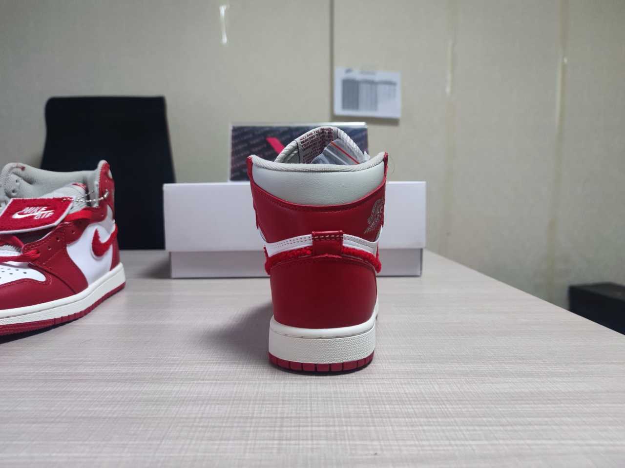 Jordan 1 Retro High OG Varsity Red DJ4891 061