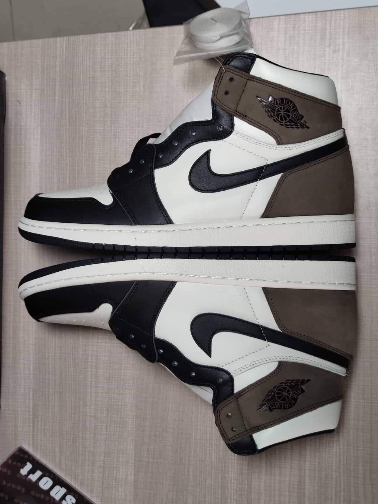 Jordan 1 Retro High Dark Mocha 555088 105