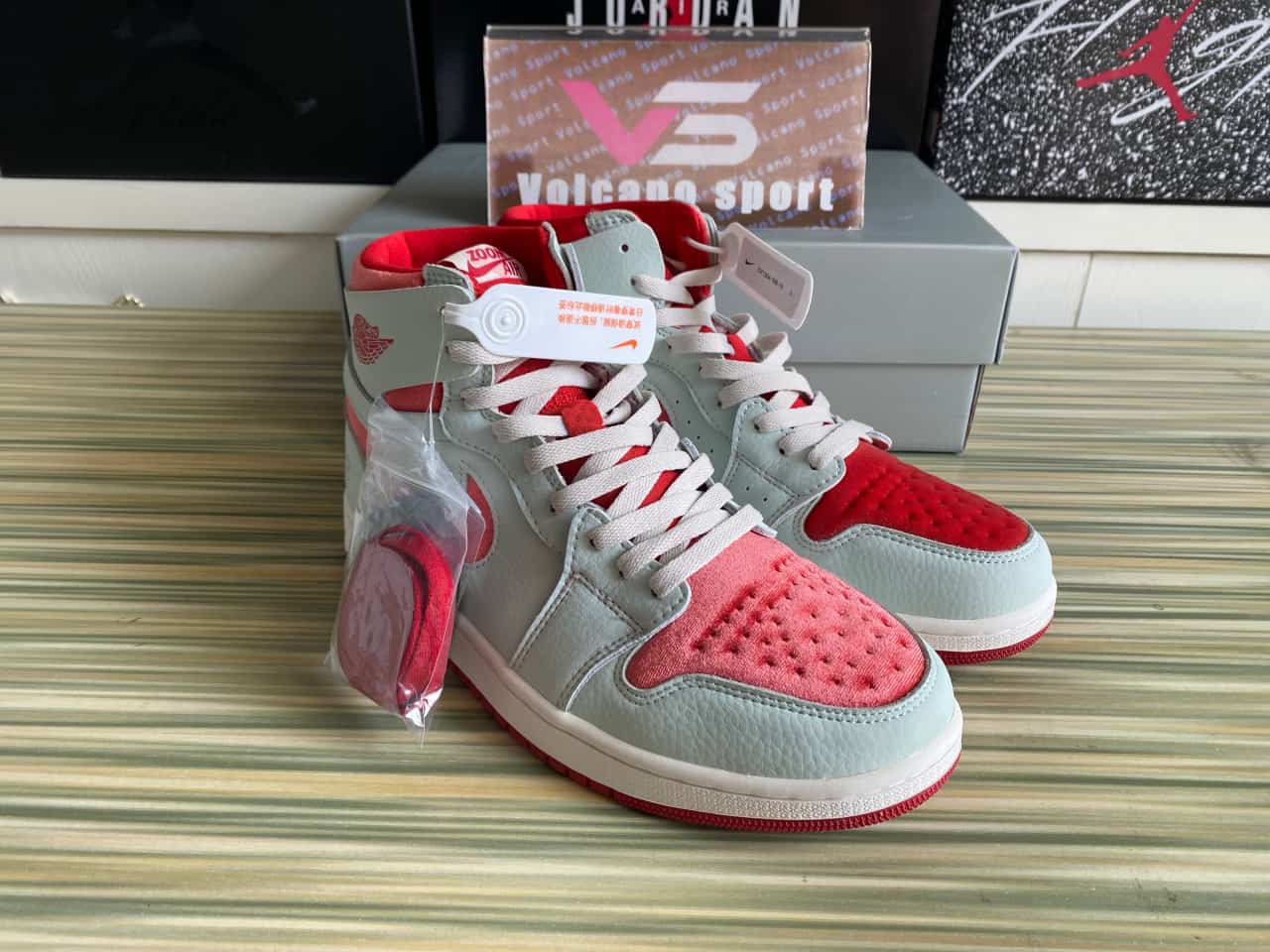 Jordan 1 High Zoom Air CMFT 2 Valentine's Day DV1304-106