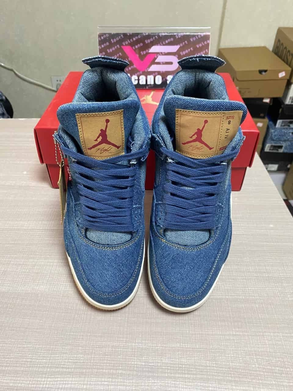 Jordan 4 Retro Levi's Denim AO2571-401