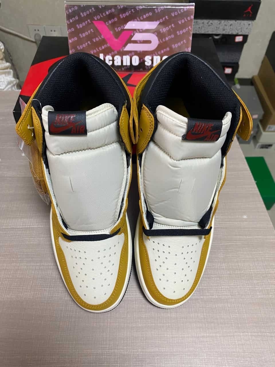 Jordan 1 Retro High Rookie of the Year 555088-700