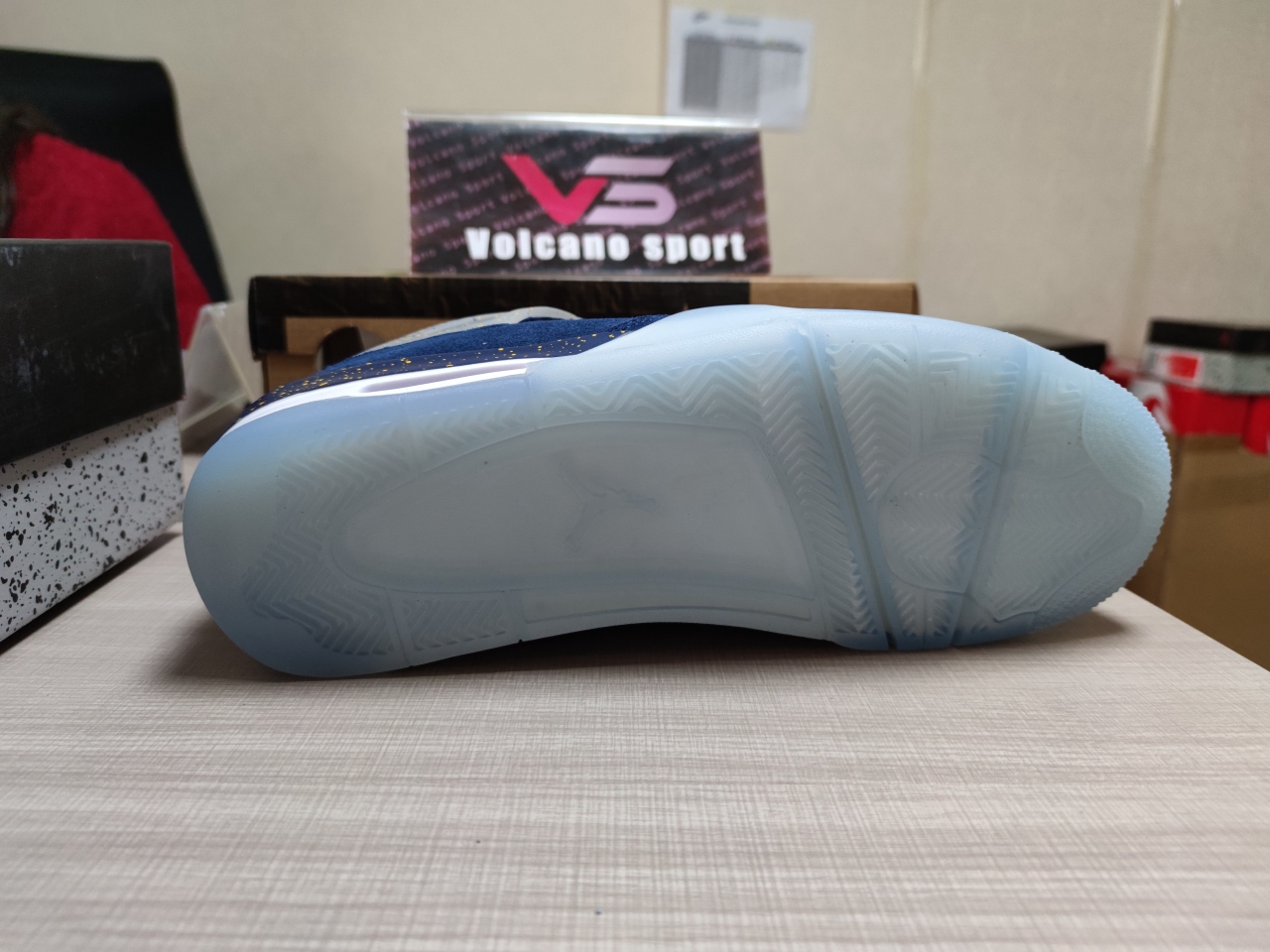 Jordan 4 Retro Michigan AJ4 1036660