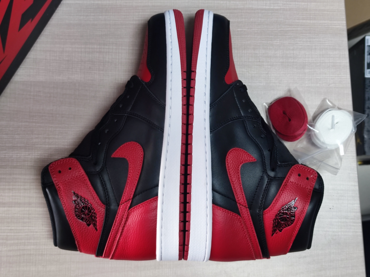 Jordan 1 Retro High Bred Banned 555088-001