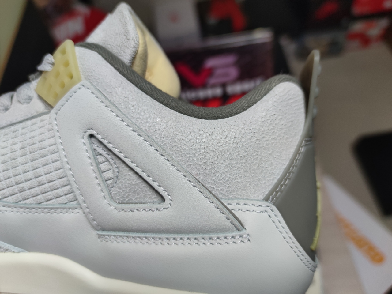 Jordan 4 Retro SE Craft Photon Dust DV3742 021