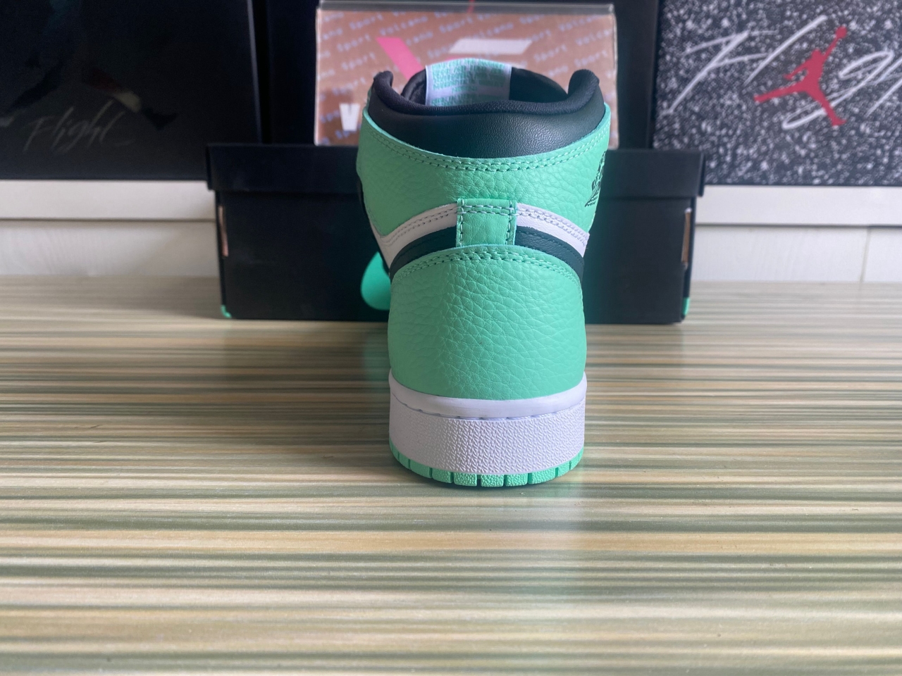 Jordan 1 Retro High OG Green Glow FD1437-130