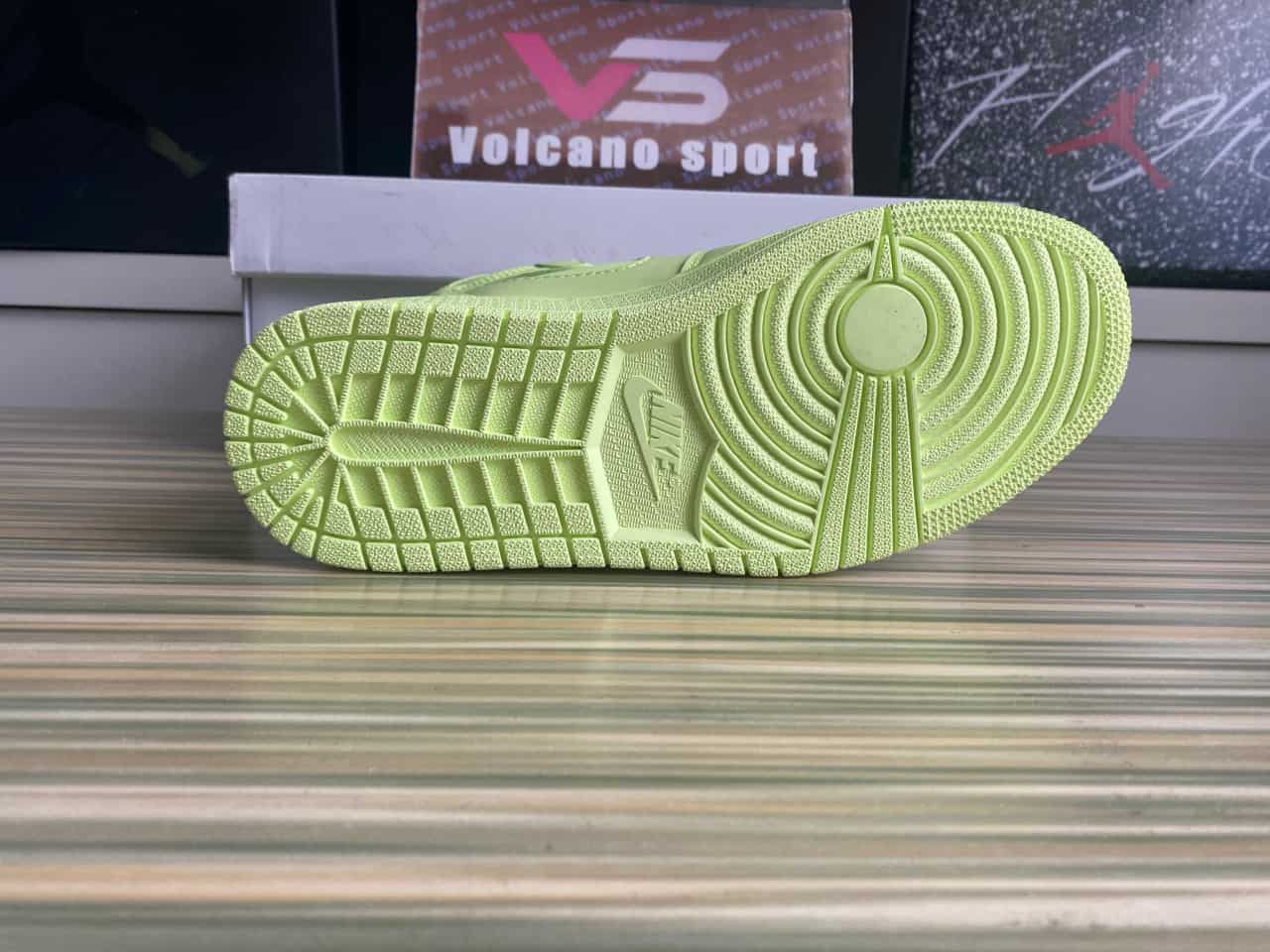 Jordan 1 Retro High Barely Volt AH7389-700