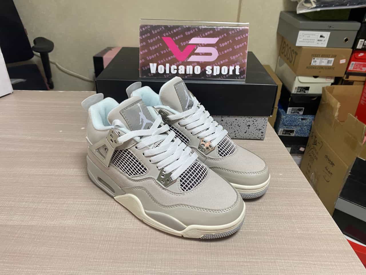 Jordan 4 Retro Frozen Moments AQ9129-001