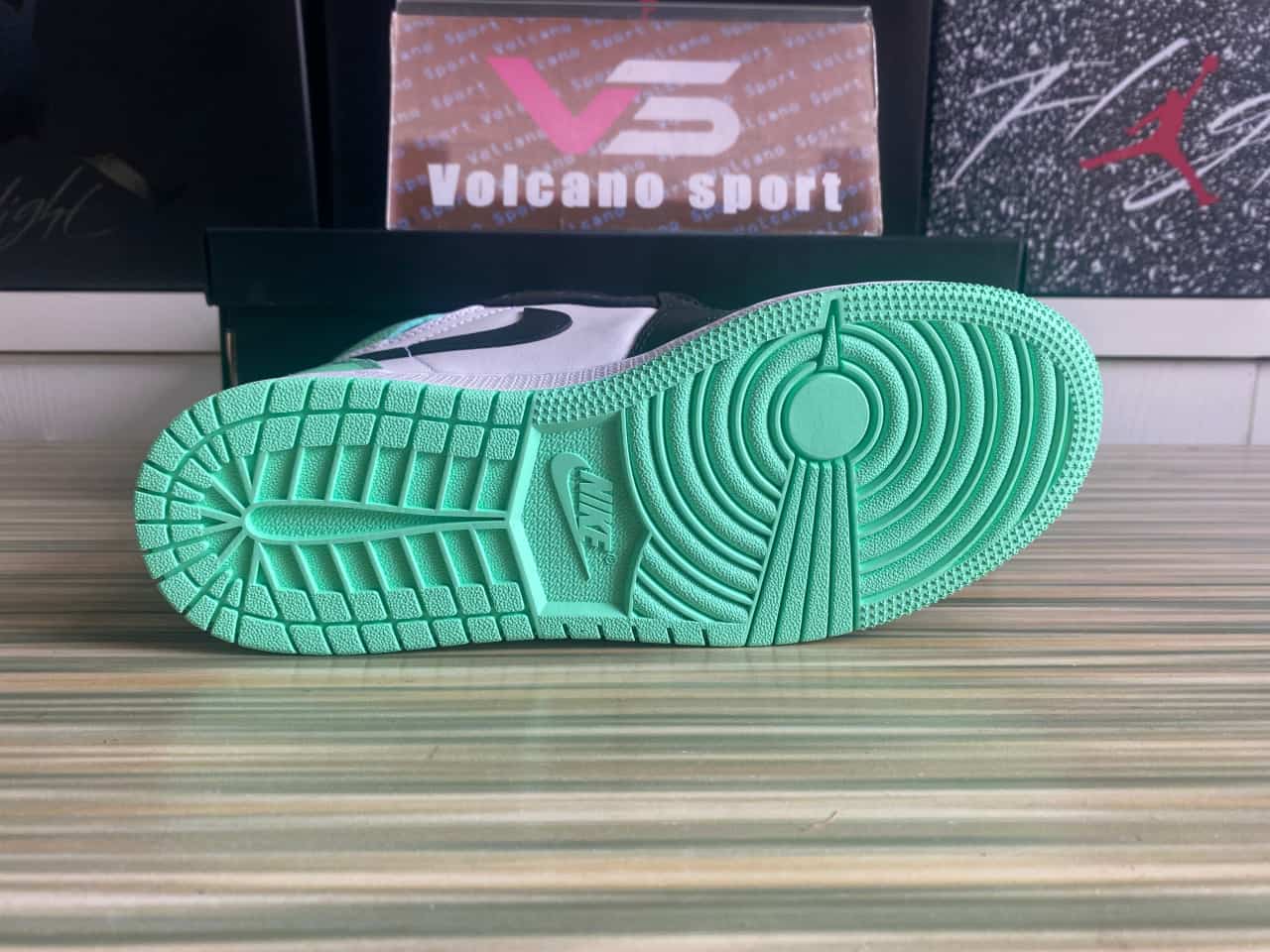 Jordan 1 Retro High OG Green Glow FD1437-130