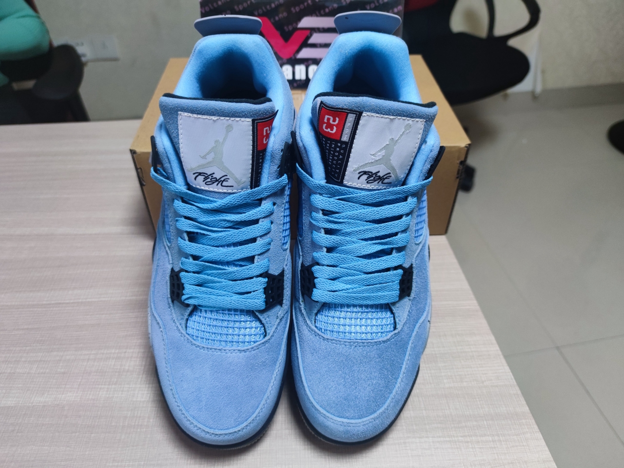 Jordan 4 “University Blue”CT8527-400