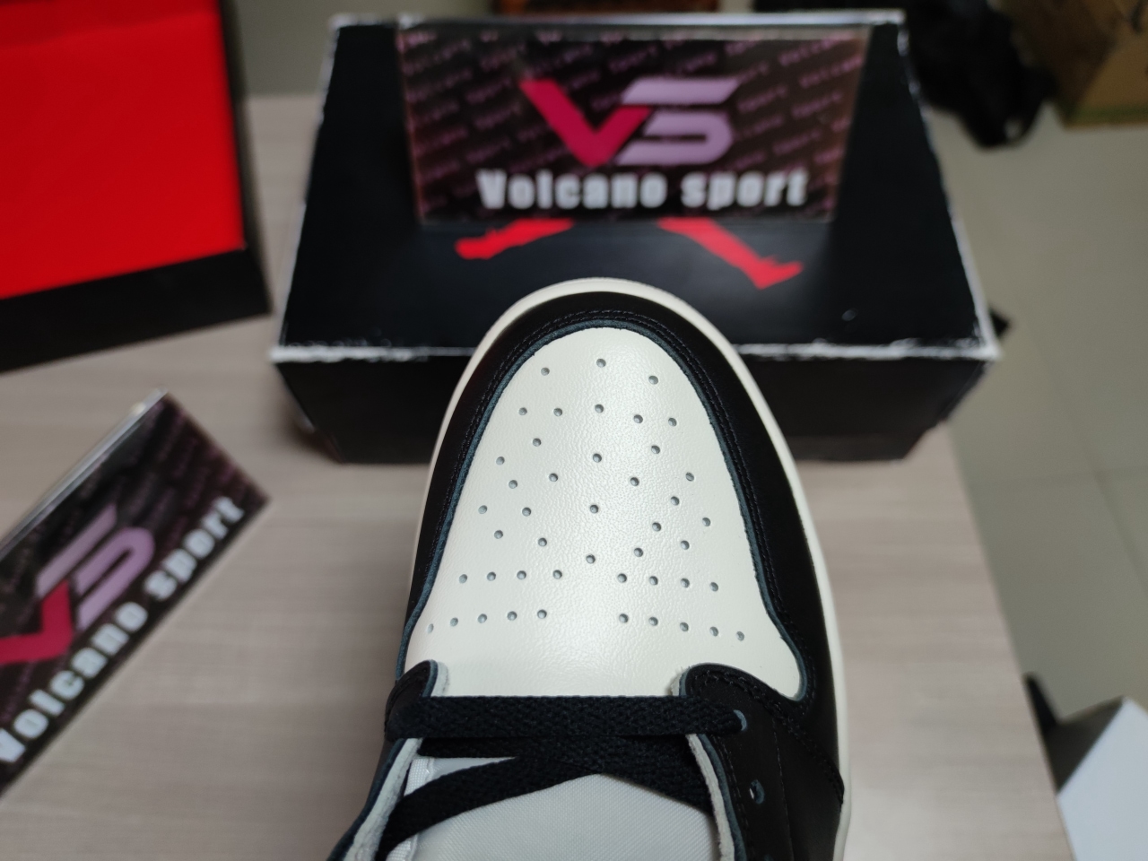 Jordan 1 Retro High Dark Mocha 555088 105