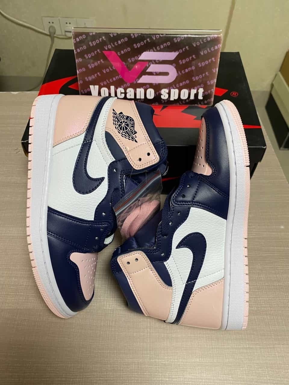 Jordan 1 Retro High OG Atmosphere DD9335-641