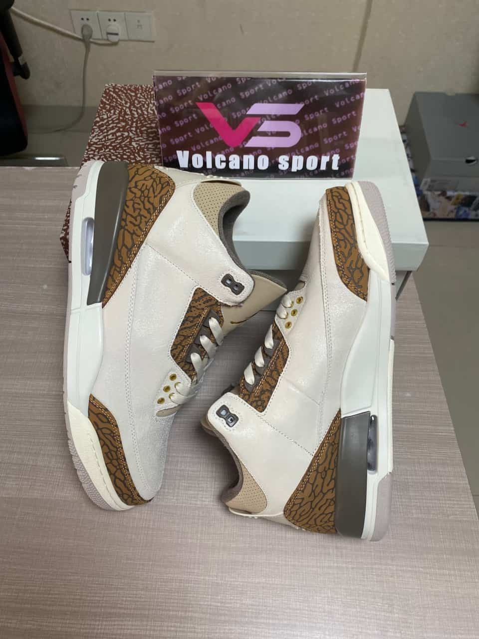 Jordan 3 Retro Palomino CT8532-102