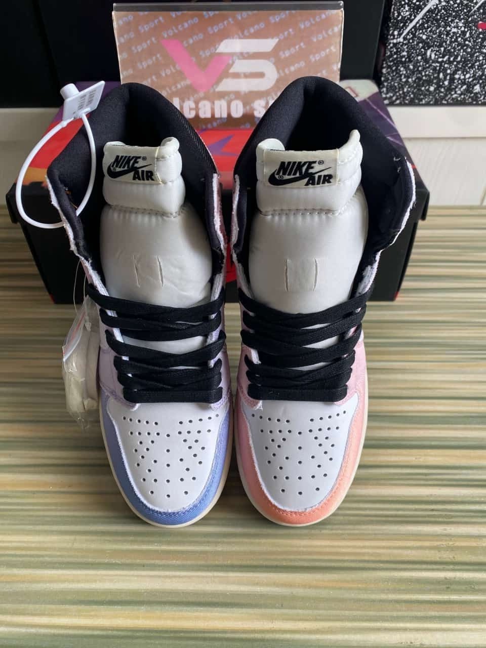 Jordan 1 Retro High OG Skyline DX0054-805