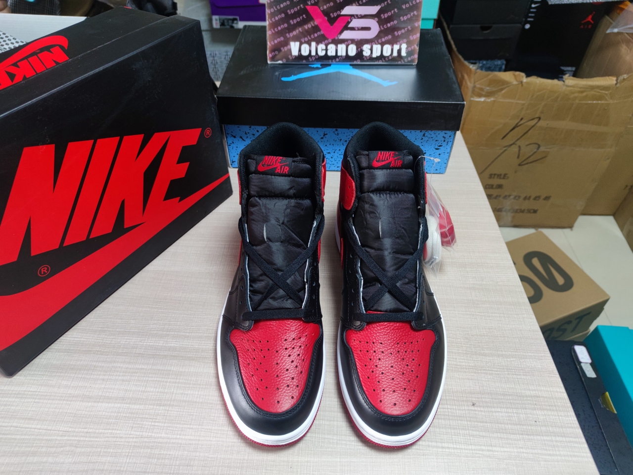 Jordan 1 Retro High Bred Banned 555088-001