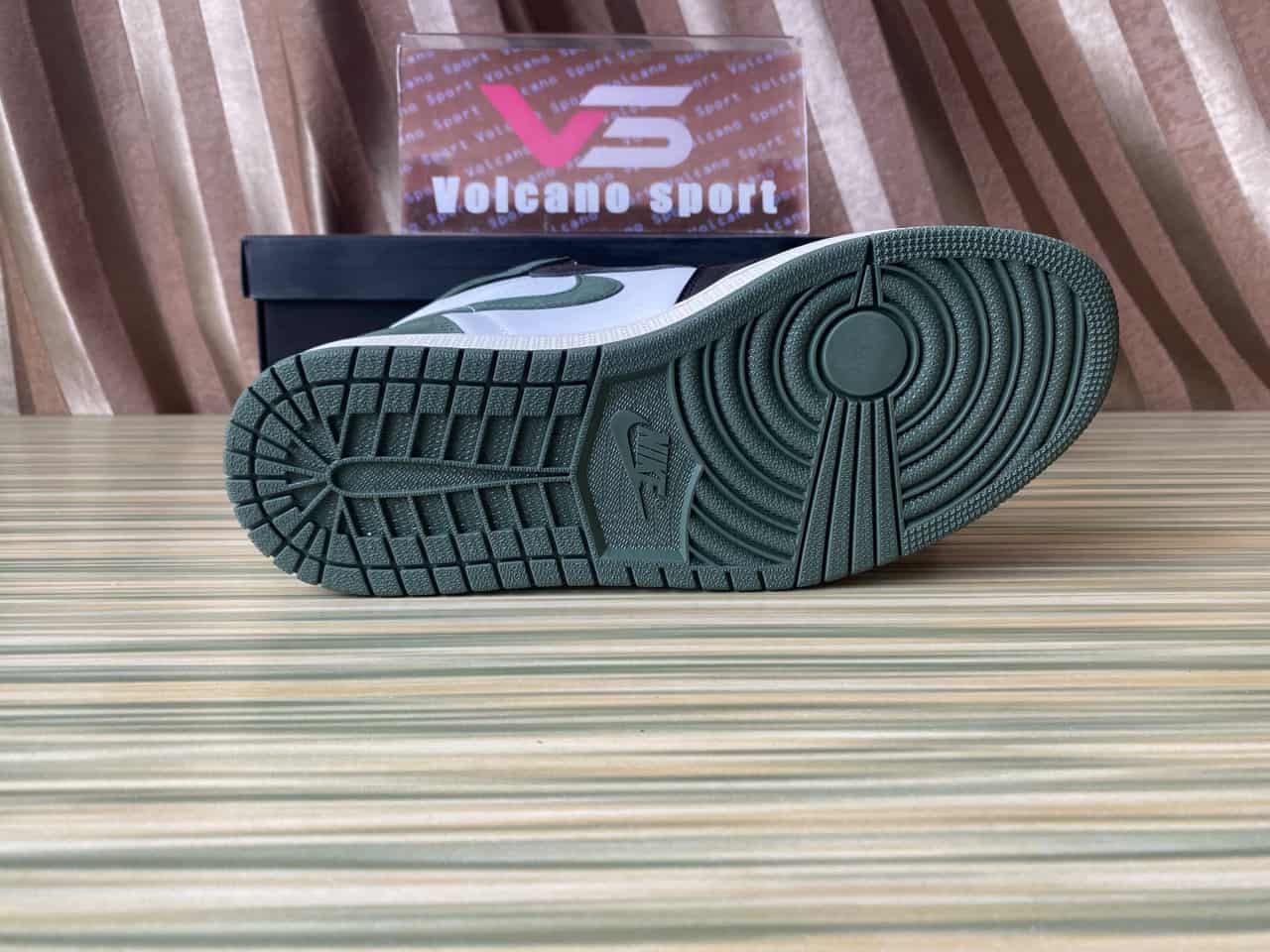 Jordan 1 Retro High Clay Green 555088-135