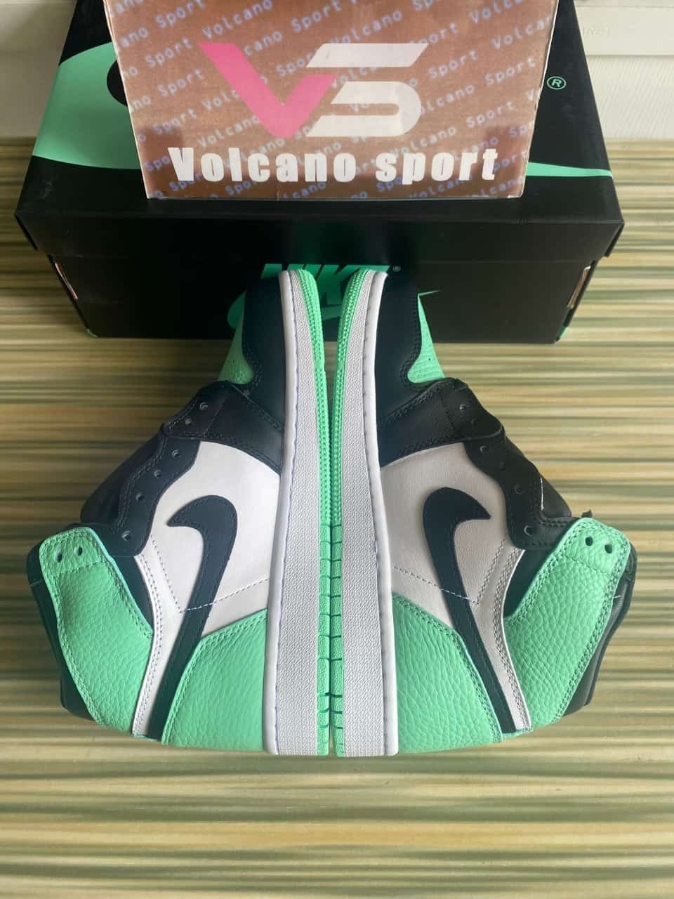 Jordan 1 Retro High OG Green Glow FD1437-130