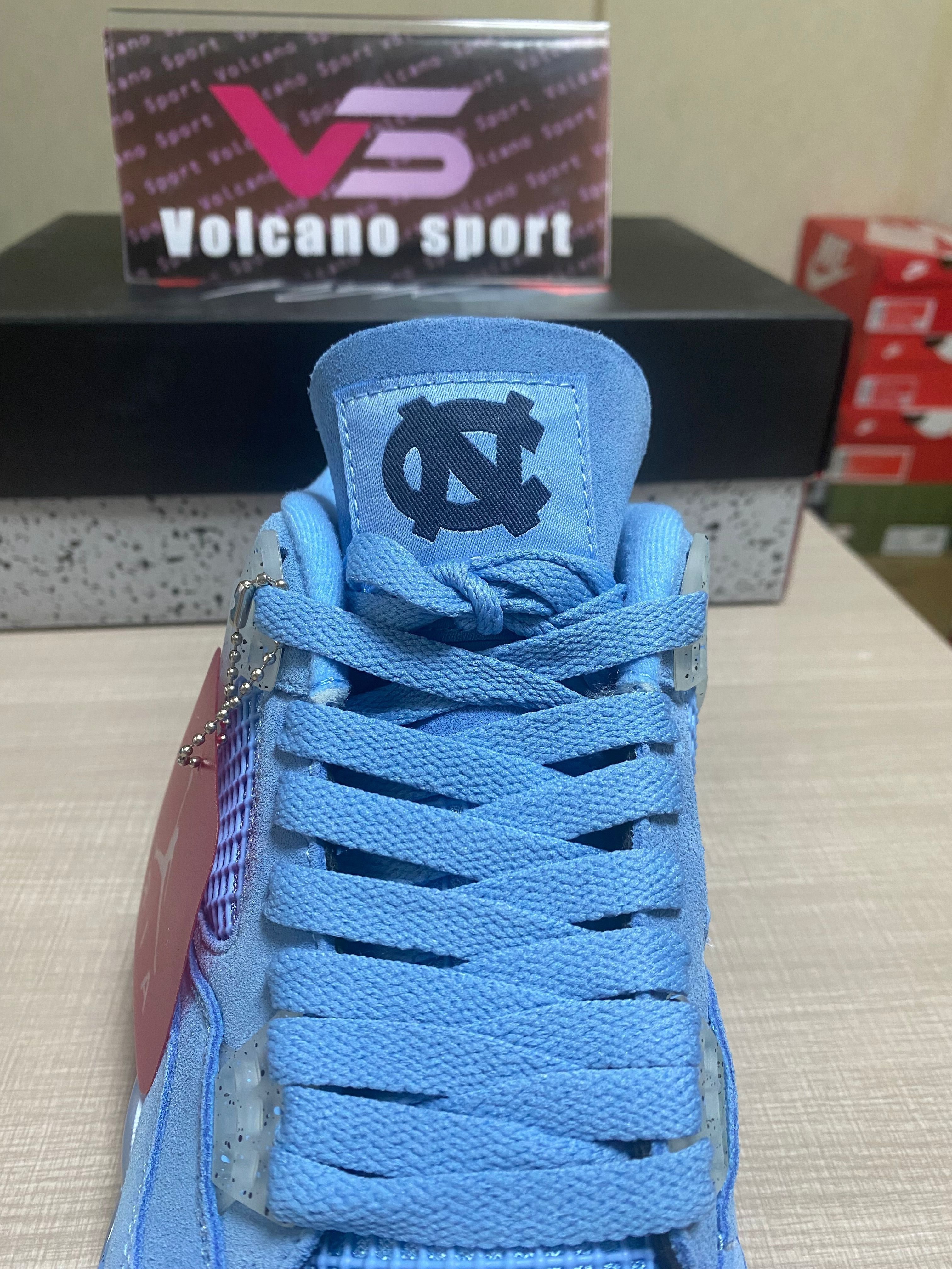Jordan 4 Retro UNC PE 904284