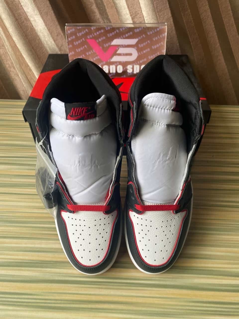 Jordan 1 Retro High Bloodline 555088-062