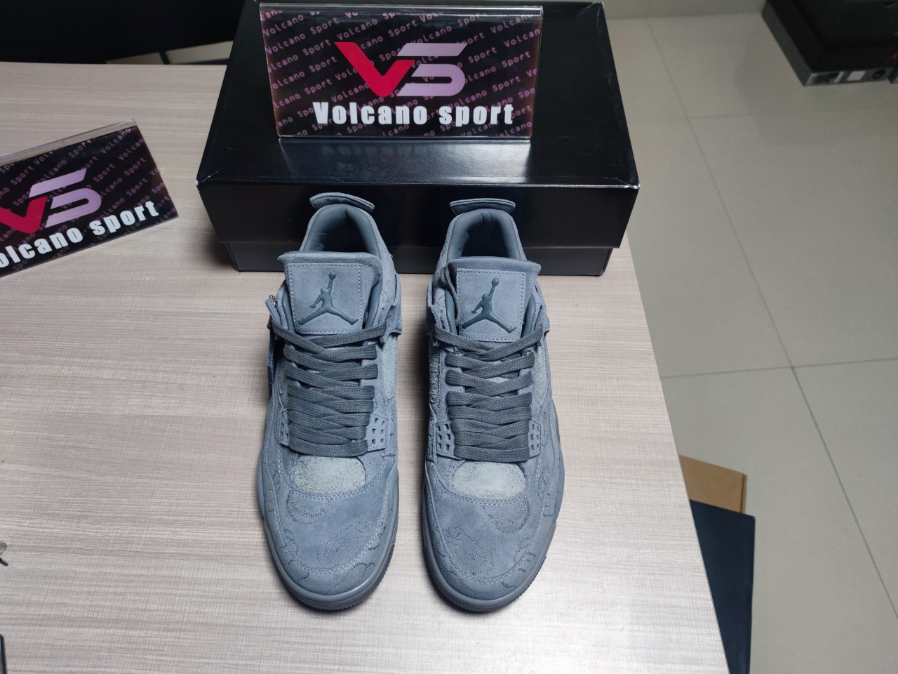 Jordan 4 Retro Kaws 930155 003