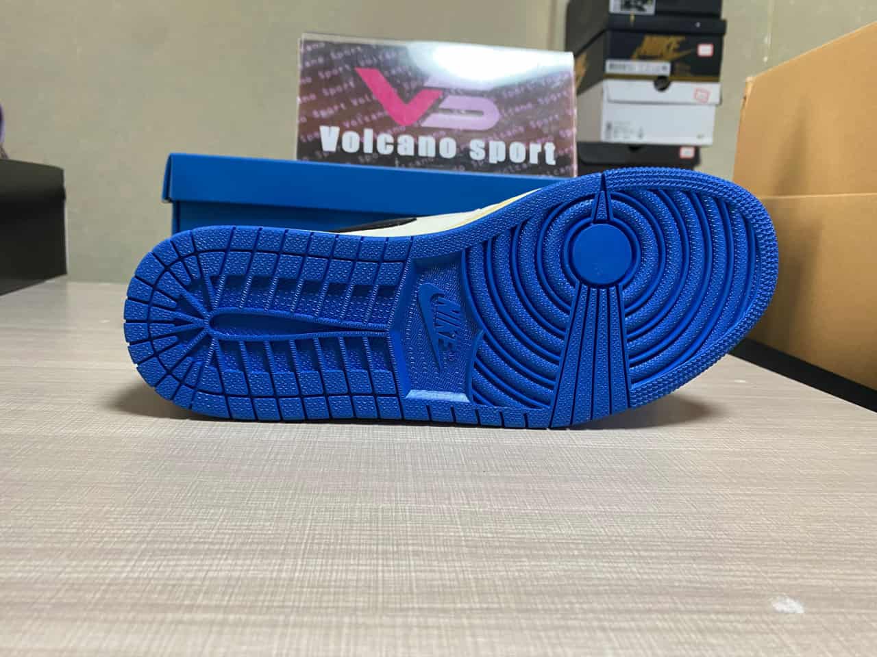 Jordan 1 Retro High OG SP Fragment x Travis Scott DH3227-105