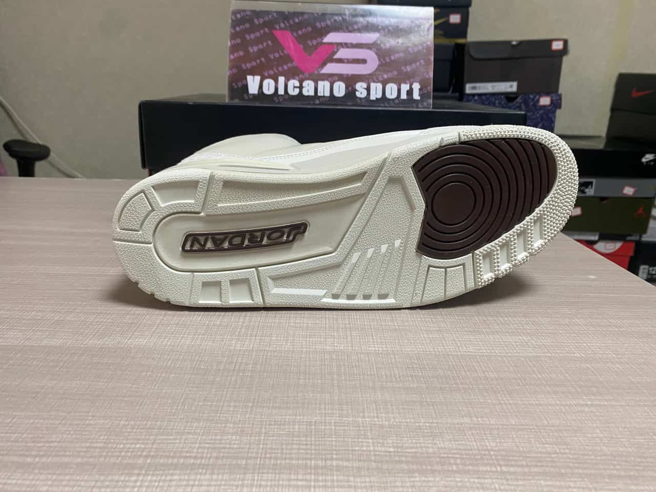 Jordan 3 x Travis Scott TS 136064-668