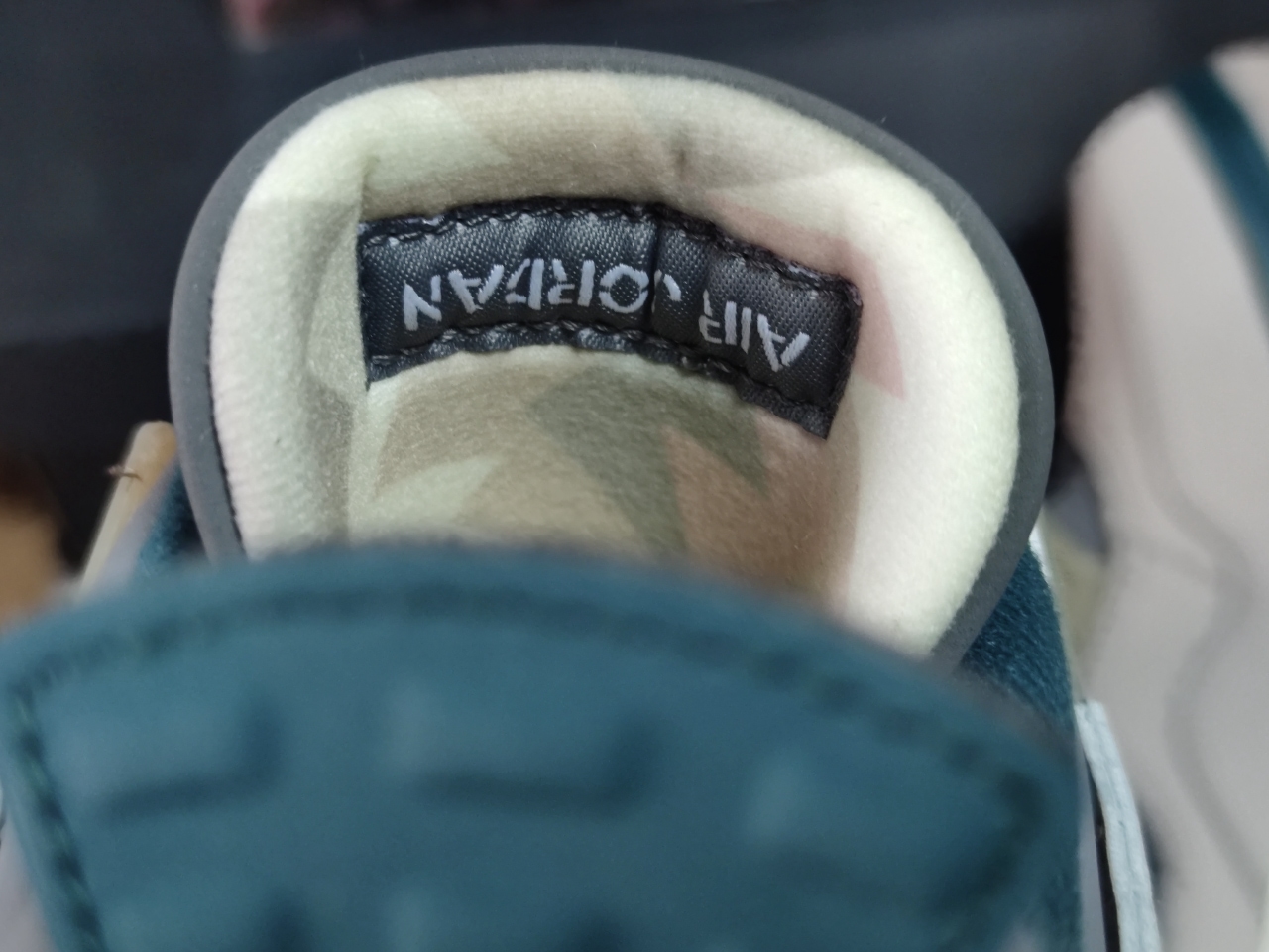 AIR JORDAN 4 RETRO NAVY BLUE