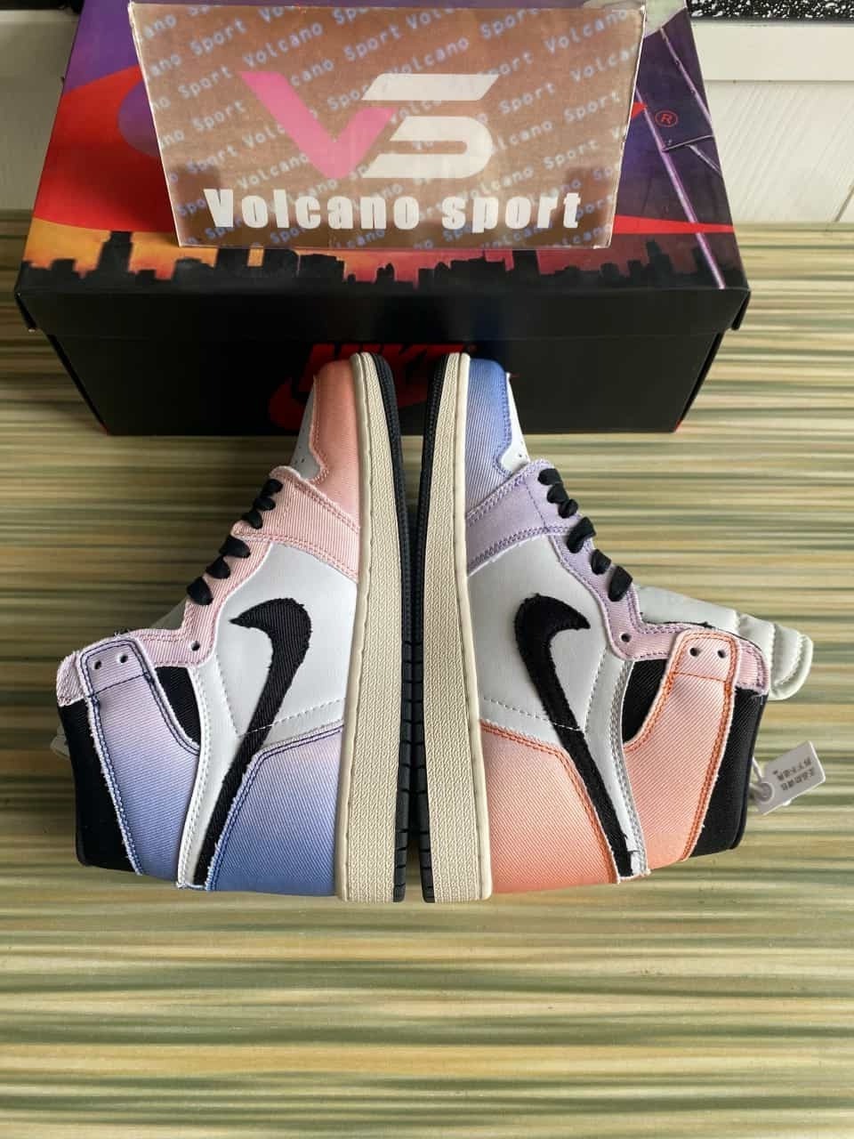 Jordan 1 Retro High OG Skyline DX0054-805