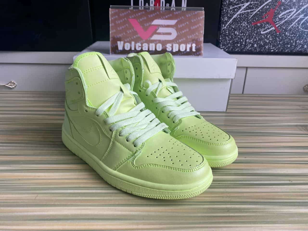 Jordan 1 Retro High Barely Volt AH7389-700