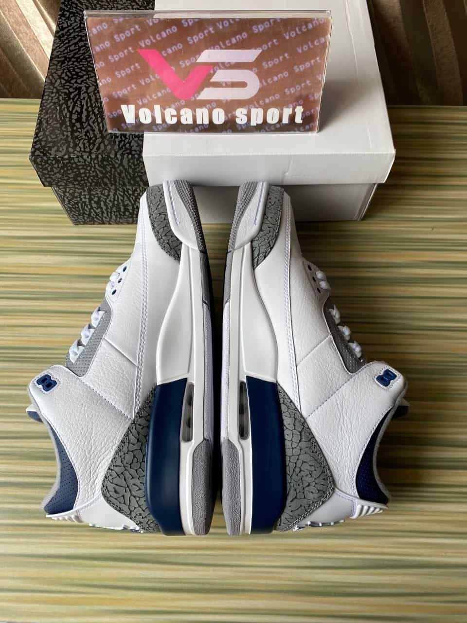 Jordan 3 Retro Midnight Navy CT8532-140