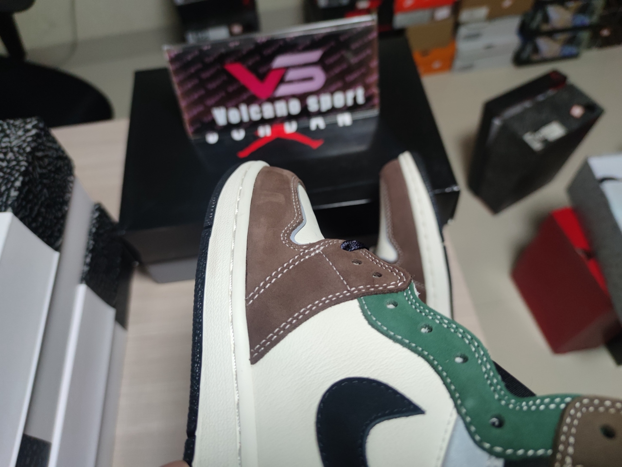 Jordan 1 Retro High OG Hand Crafted DH3097-001