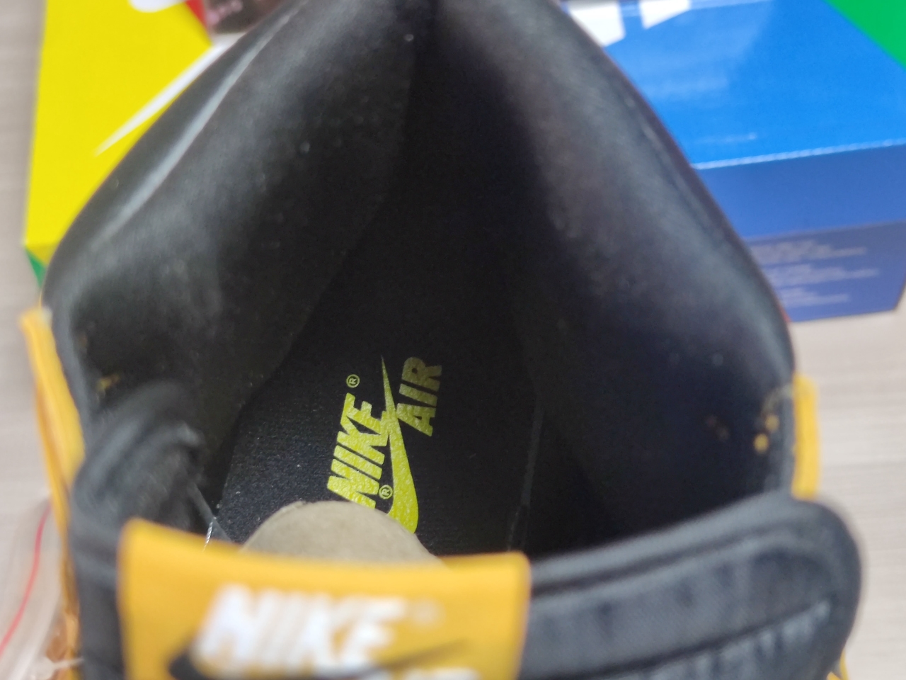 Jordan 1 Retro High Pollen 555088 701