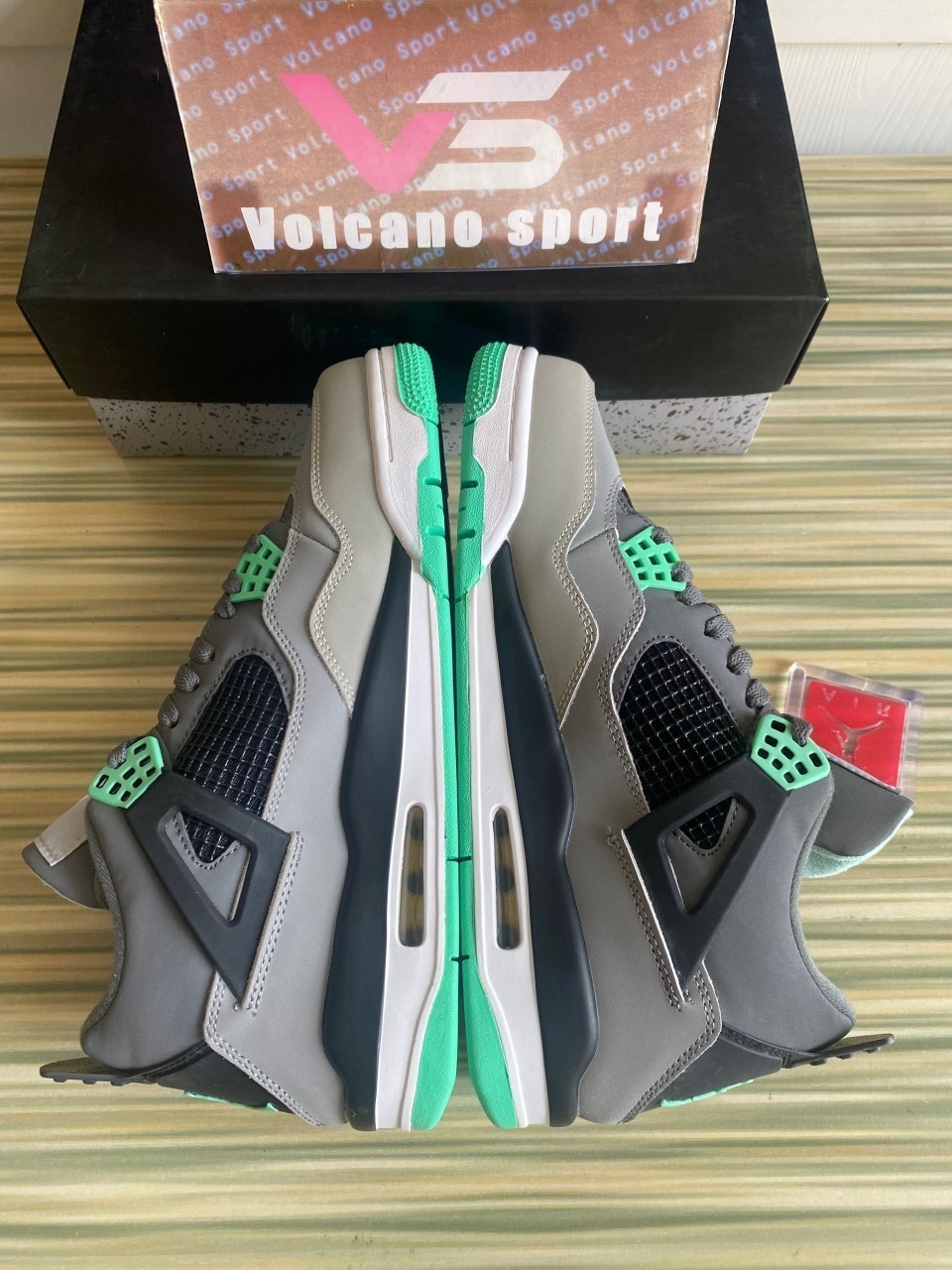 Jordan 4 Retro Green Glow 308497-033