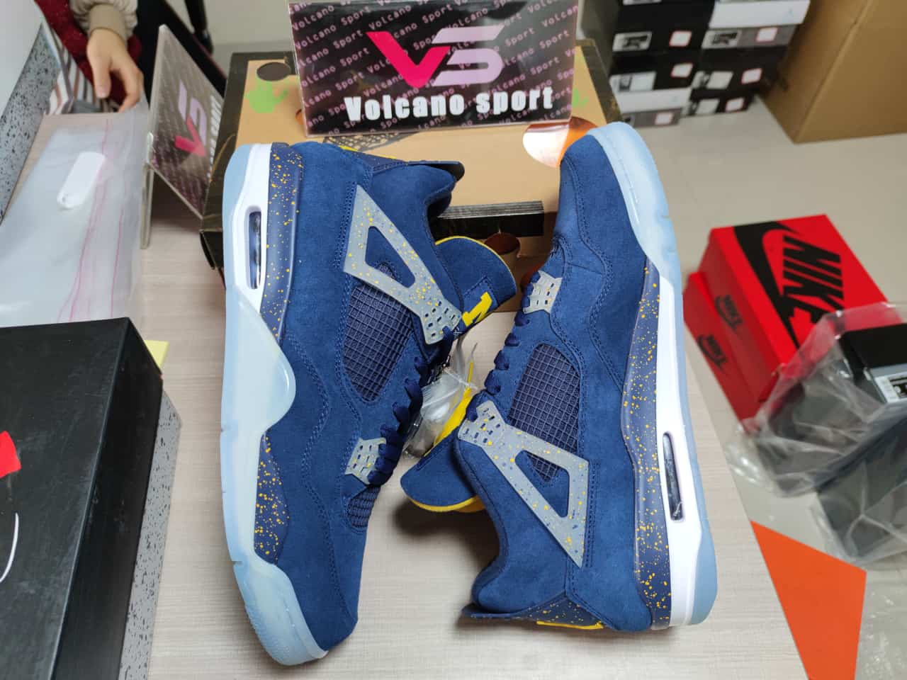 Jordan 4 Retro Michigan AJ4 1036660