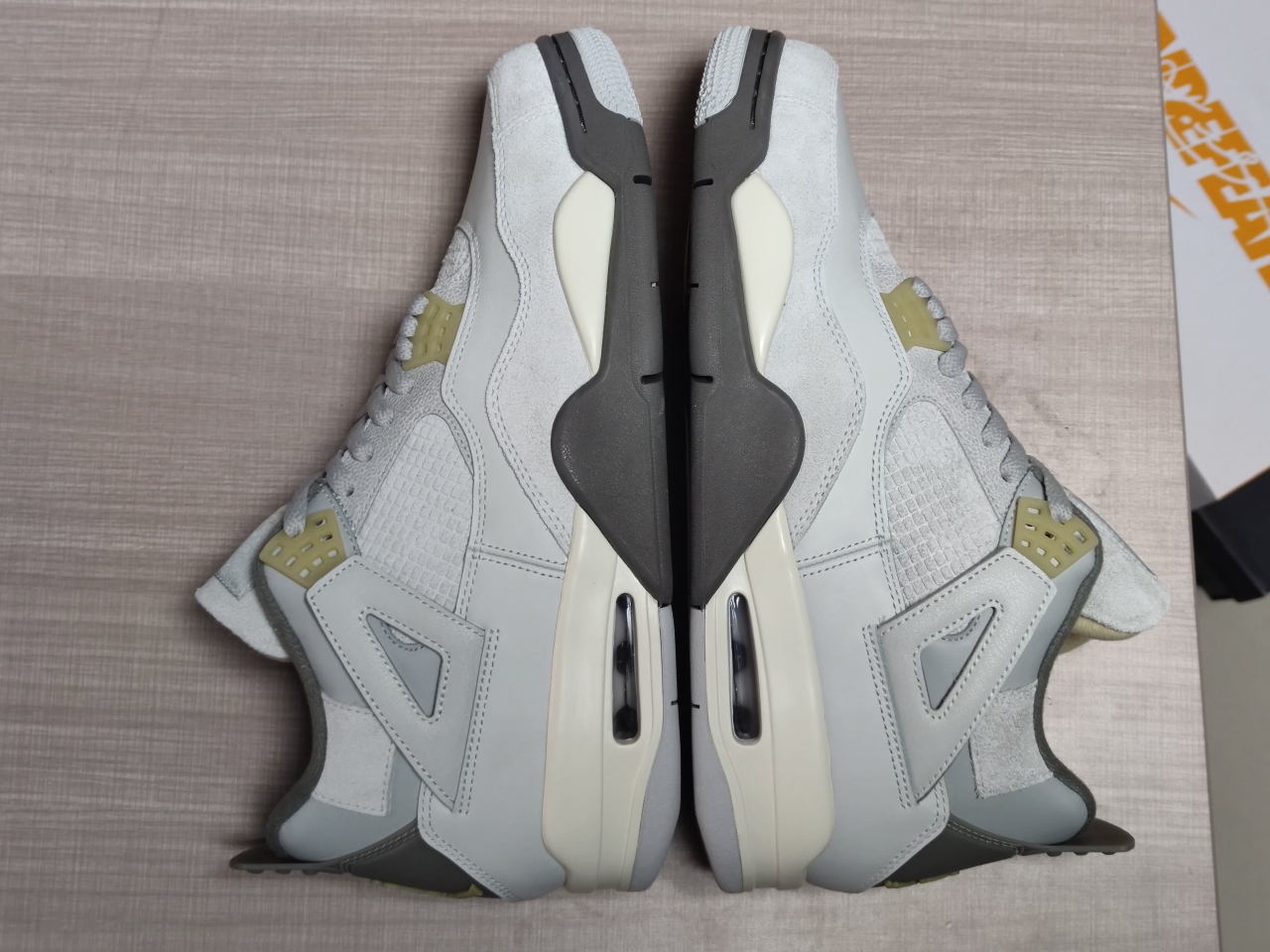 Jordan 4 Retro SE Craft Photon Dust DV3742 021