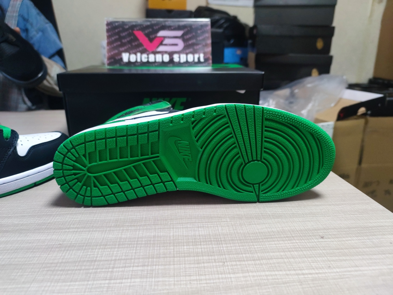 Jordan 1 Retro High OG Lucky Green DZ5485-031