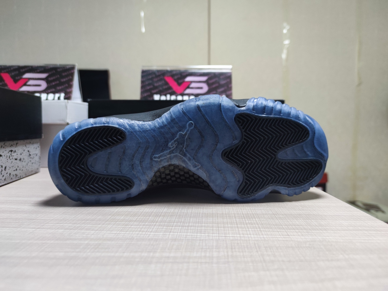 Jordan 11 Cap and Gown 378037-005