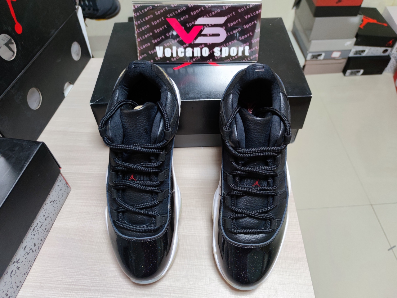 Jordan 11 Low 72-10 AV2187-001